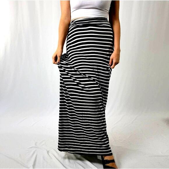 J. Crew Dresses & Skirts - J.Crew Casual Maxi Striped Skirt - S